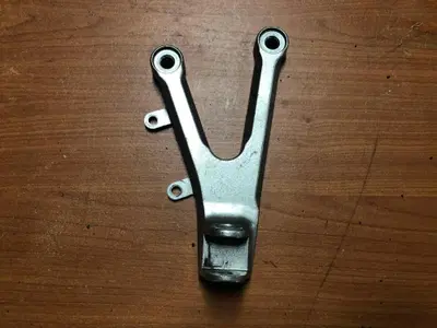 Supporto pedana anteriore sinistro Yamaha R6 06-07