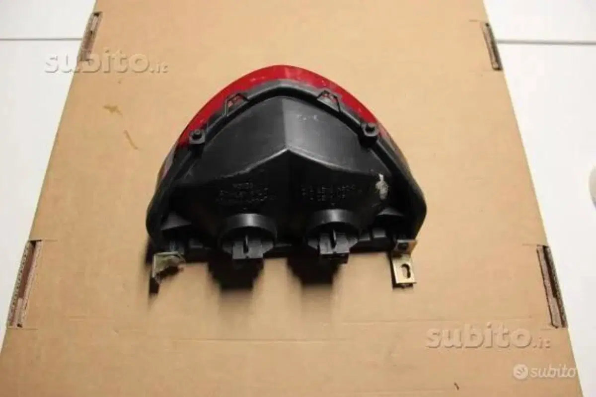 Faro posteriore Honda Cbr 900 929 anni 2000-2001 (2)
