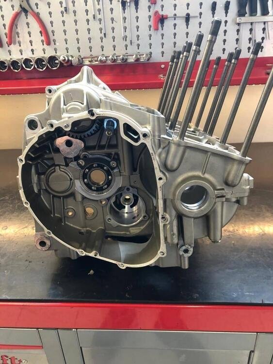 Carter motore per Brutale e F4 cod: 8A00A619 MV Agusta (3)