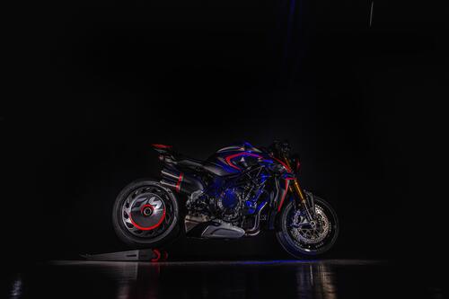 MV Agusta Rush 1000. In produzione la hypernaked da 208 cavalli (4)