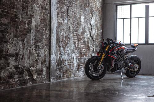 MV Agusta Rush 1000. In produzione la hypernaked da 208 cavalli (2)