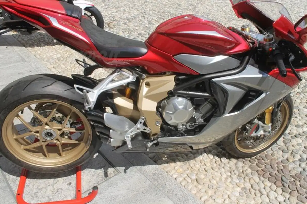 Giovanni Castiglioni: "La nuova MV Agusta si chiamerà Rivale" (9)