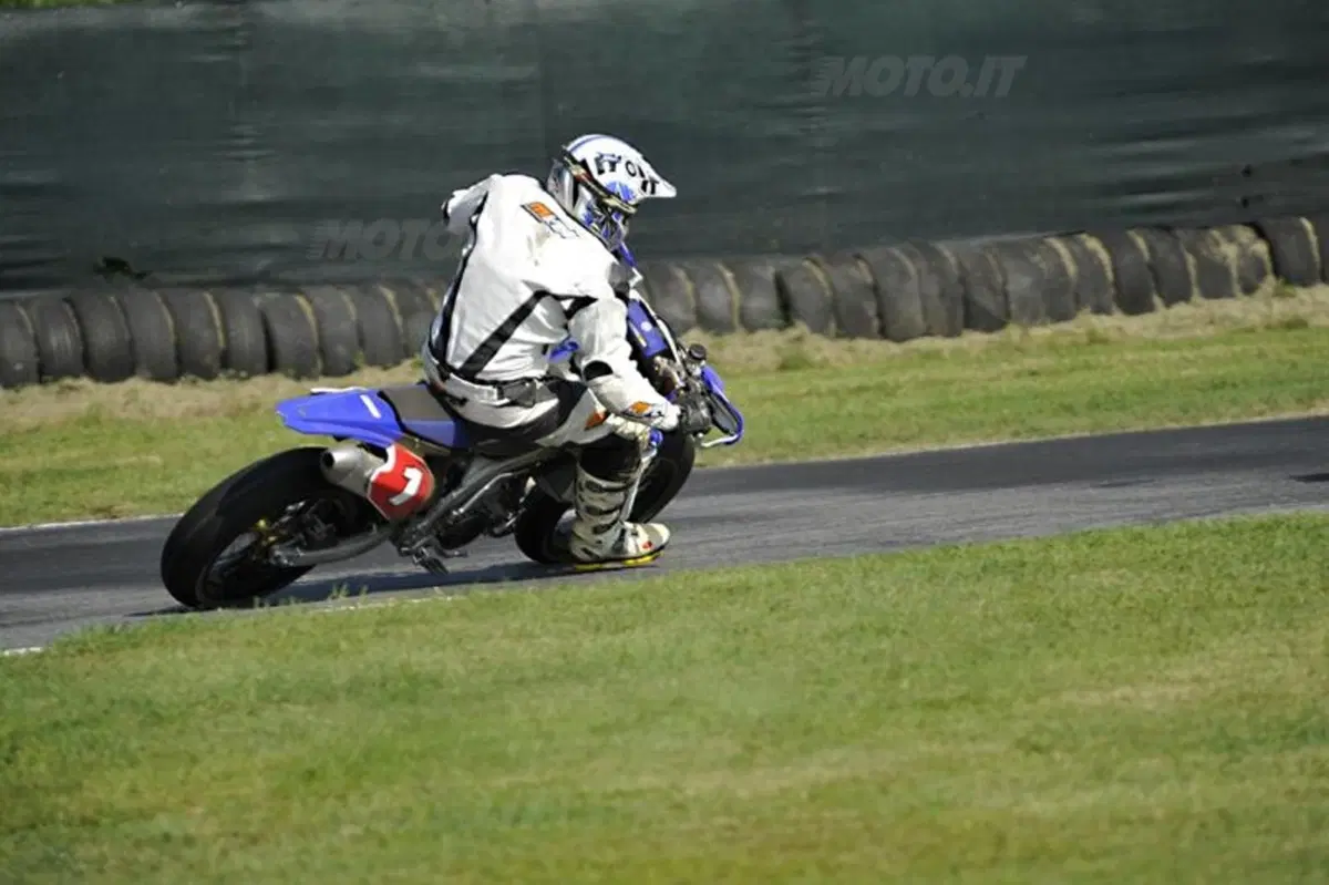 Trofeo Yamaha SM. Siamo scesi in pista con la YZ 450 SM (3)