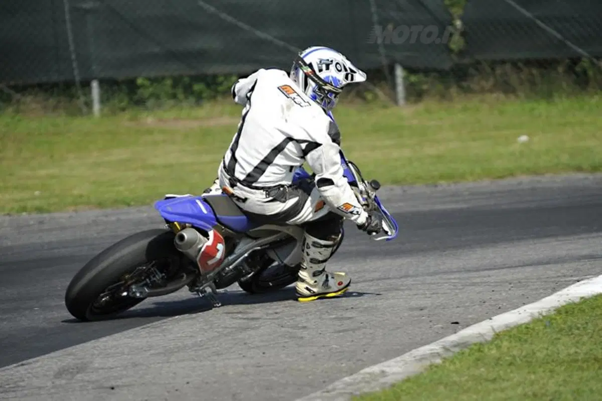 Trofeo Yamaha SM. Siamo scesi in pista con la YZ 450 SM (4)