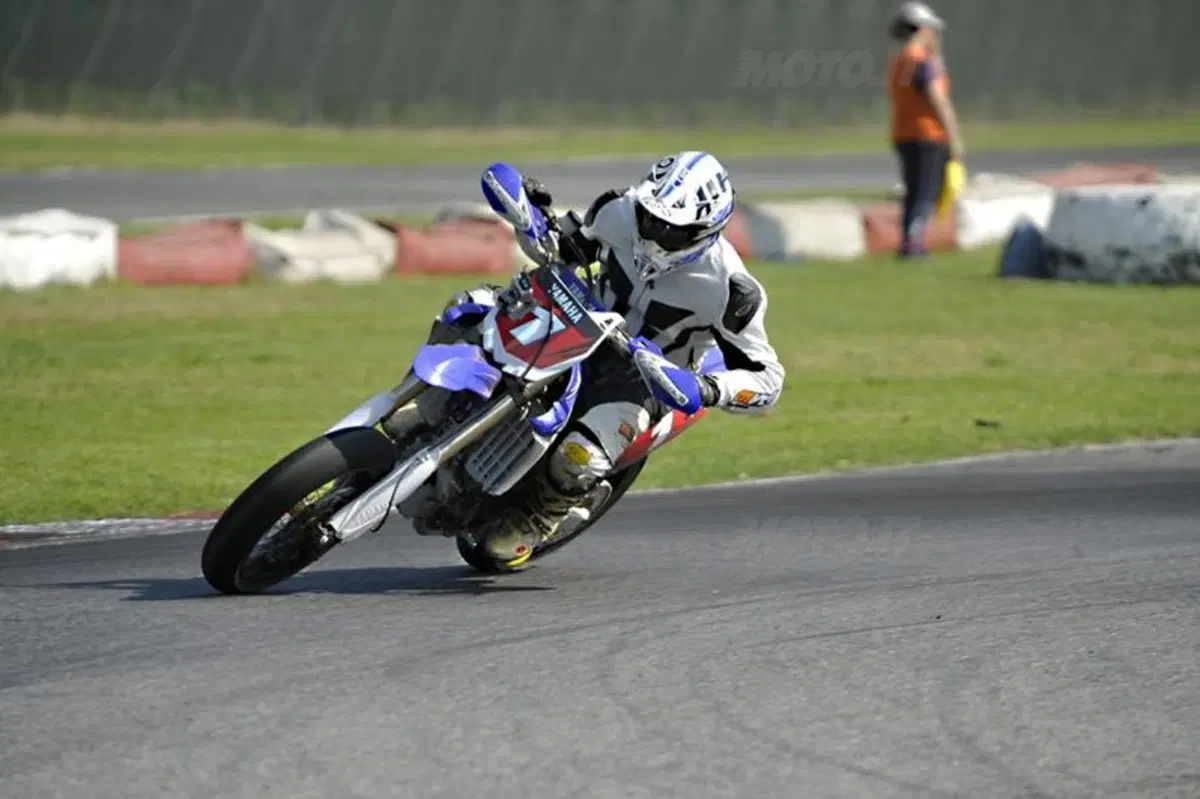 Trofeo Yamaha SM. Siamo scesi in pista con la YZ 450 SM (6)