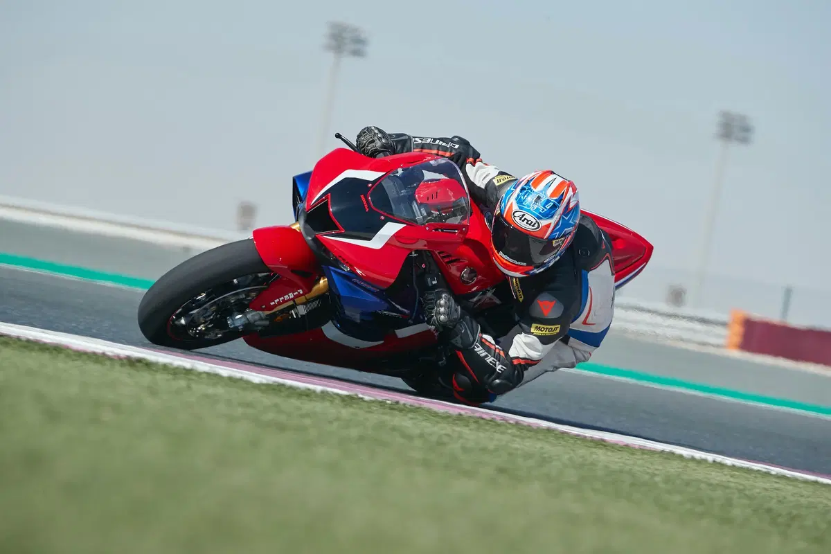 Honda CBR 1000RR R Fireblade SP. R come Racing (6)