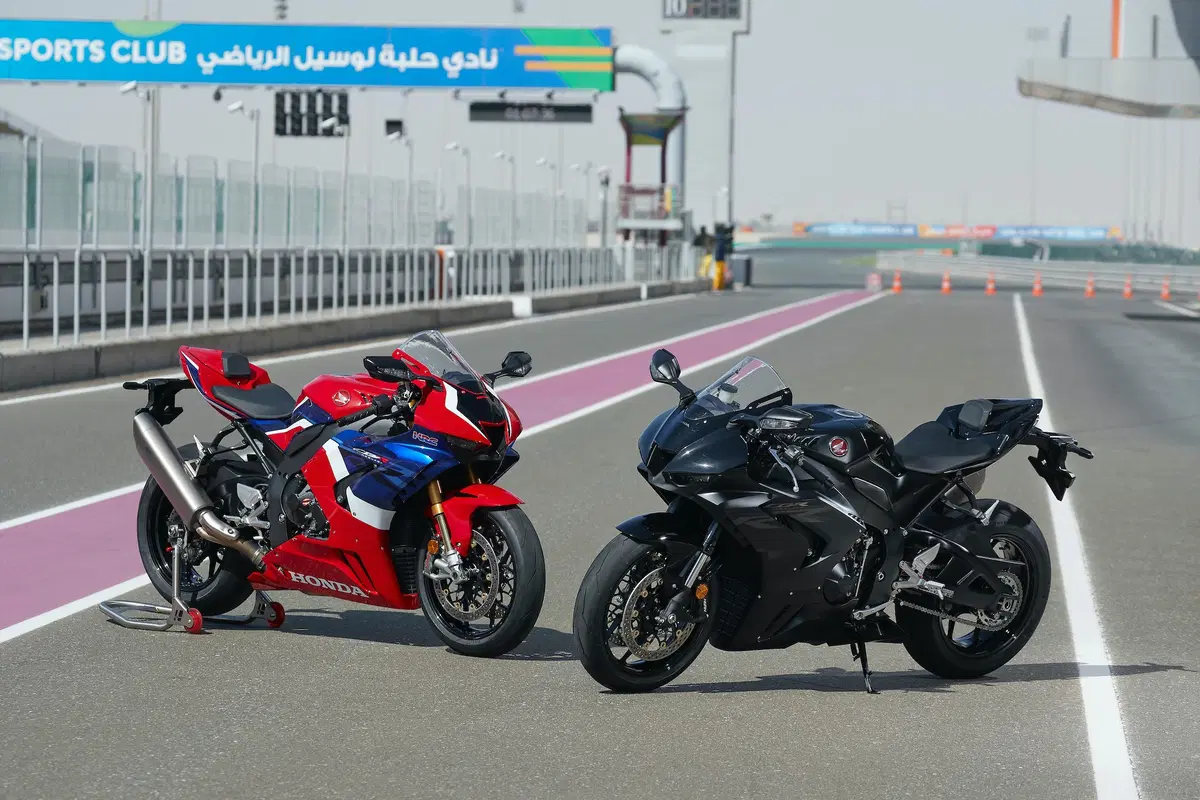 Honda CBR 1000RR R Fireblade SP. R come Racing (20)