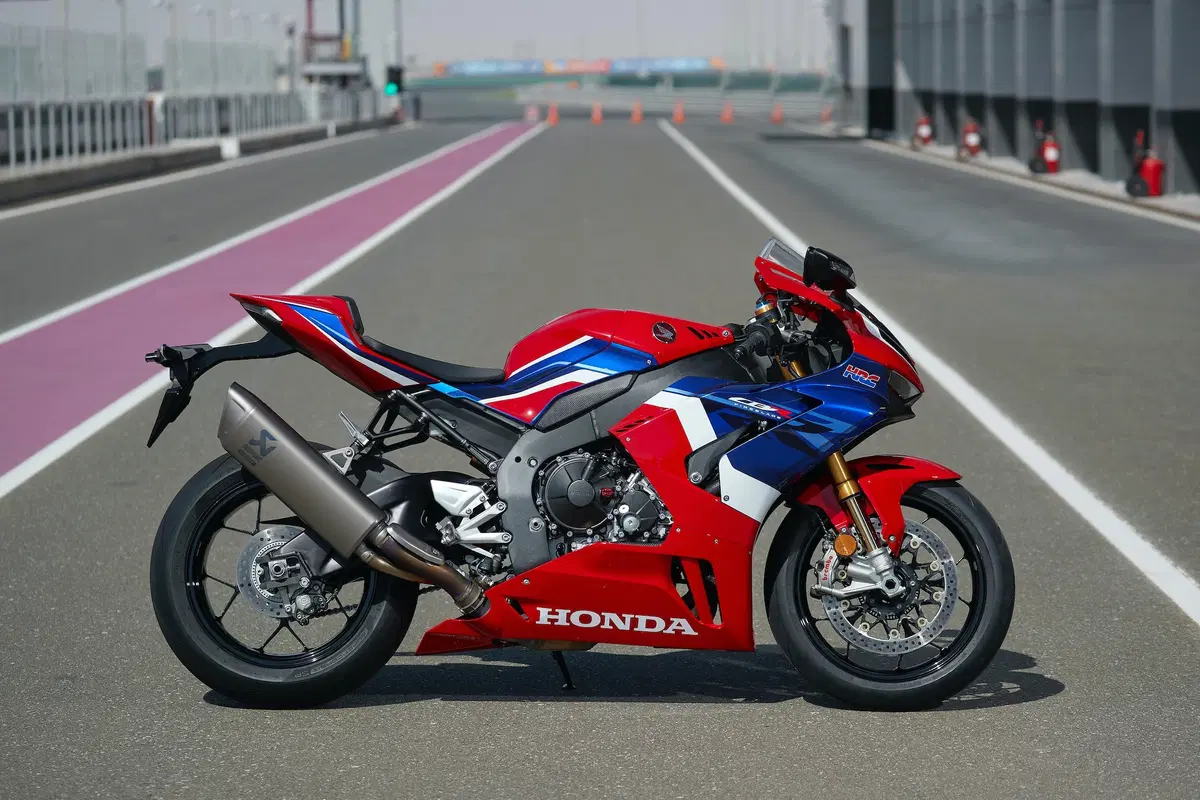 Honda CBR 1000RR R Fireblade SP. R come Racing (22)
