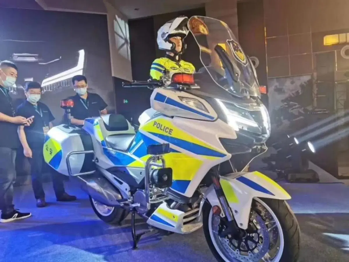La Benelli BJ1200J e la nuova GT a tre cilindri (2)