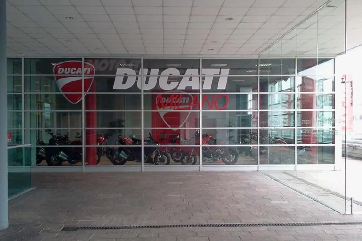 Ducati 222: nuovo showroom a Milano al centro commerciale Piazza Portello