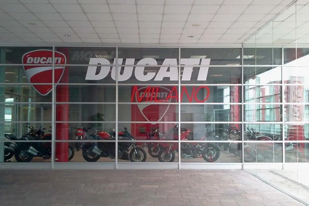 Ducati 222: nuovo showroom a Milano al centro commerciale Piazza Portello (2)
