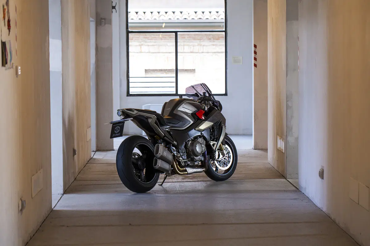 Svelata la "Burasca 1200", la moto disegnata da Aldo Drudi (7)