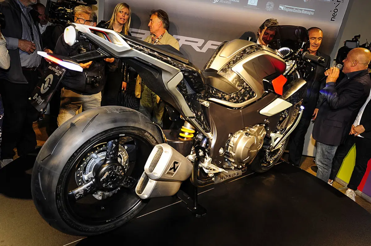 Svelata la "Burasca 1200", la moto disegnata da Aldo Drudi (11)