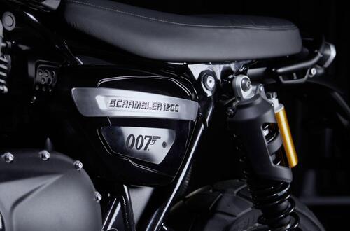 Triumph Scrambler 1200 Bond: ecco la “007” Edition (7)