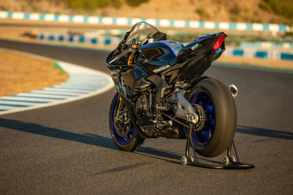 Yamaha YZF-R1 e YZF-R1M 2020. Evoluzione continua (12)