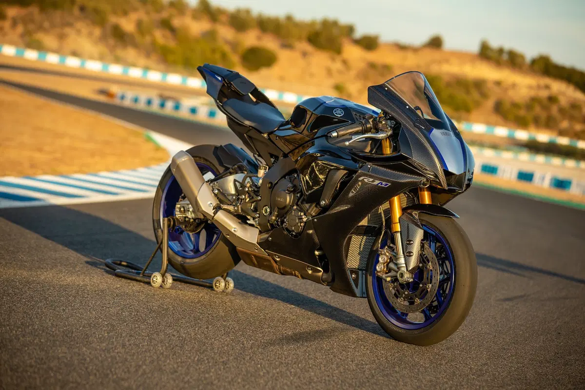 Yamaha YZF-R1 e YZF-R1M 2020. Evoluzione continua (13)