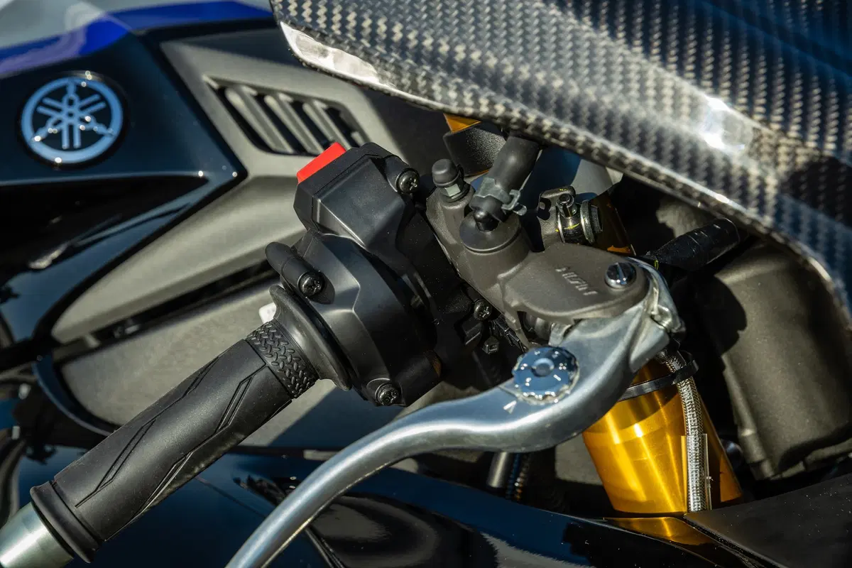 Yamaha YZF-R1 e YZF-R1M 2020. Evoluzione continua (24)