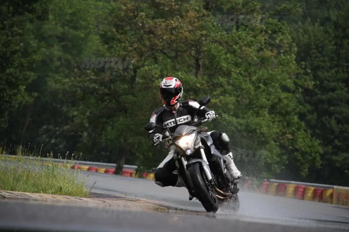 Comparativa pneumatici Sport Touring sul bagnato (13)