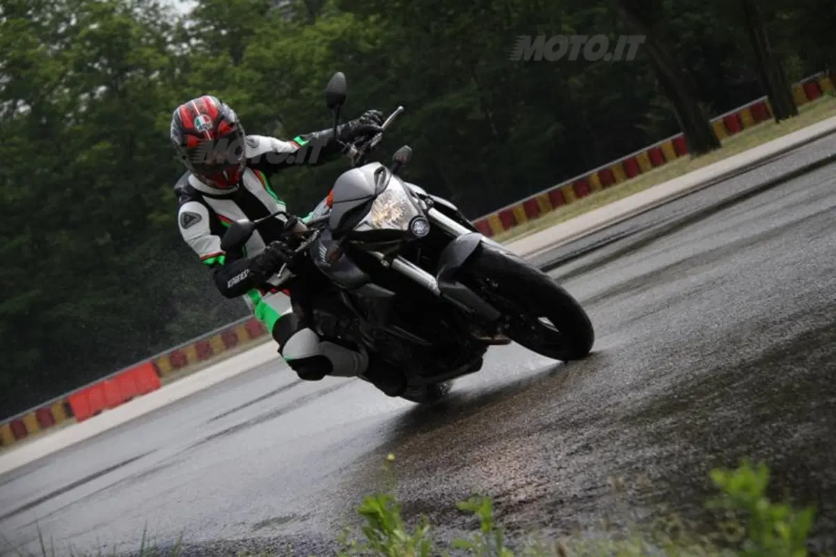 Comparativa pneumatici Sport Touring sul bagnato (15)