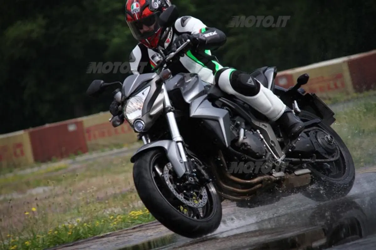 Comparativa pneumatici Sport Touring sul bagnato (17)