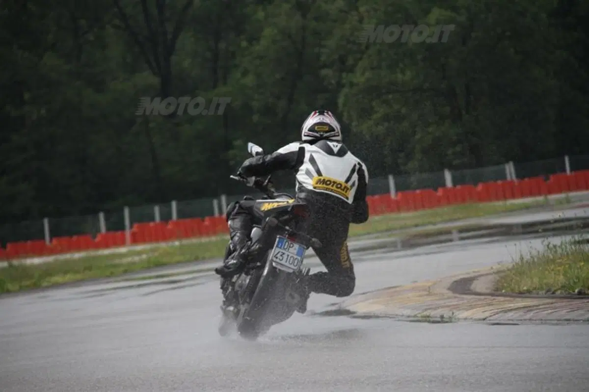 Comparativa pneumatici Sport Touring sul bagnato (18)