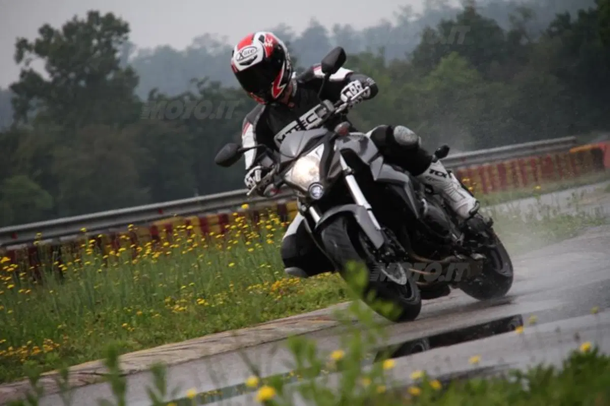 Comparativa pneumatici Sport Touring sul bagnato (19)