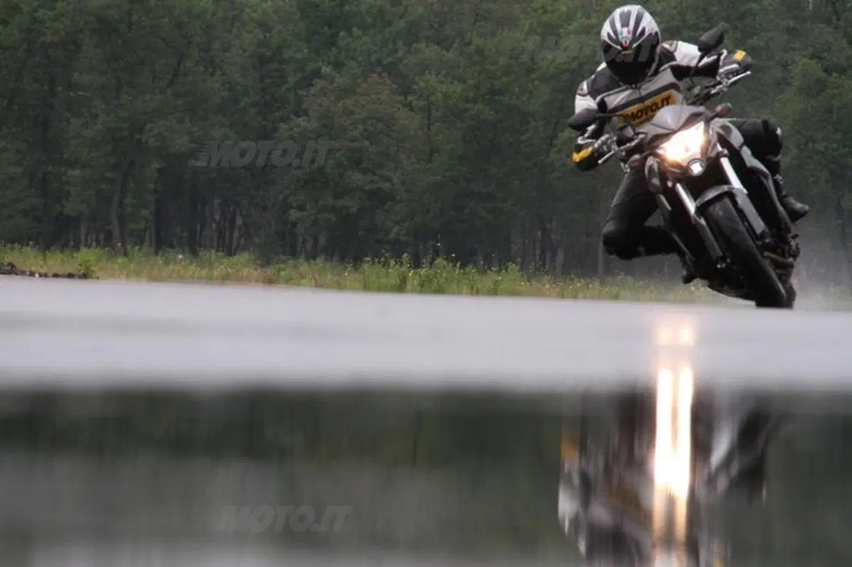 Comparativa pneumatici Sport Touring sul bagnato (21)