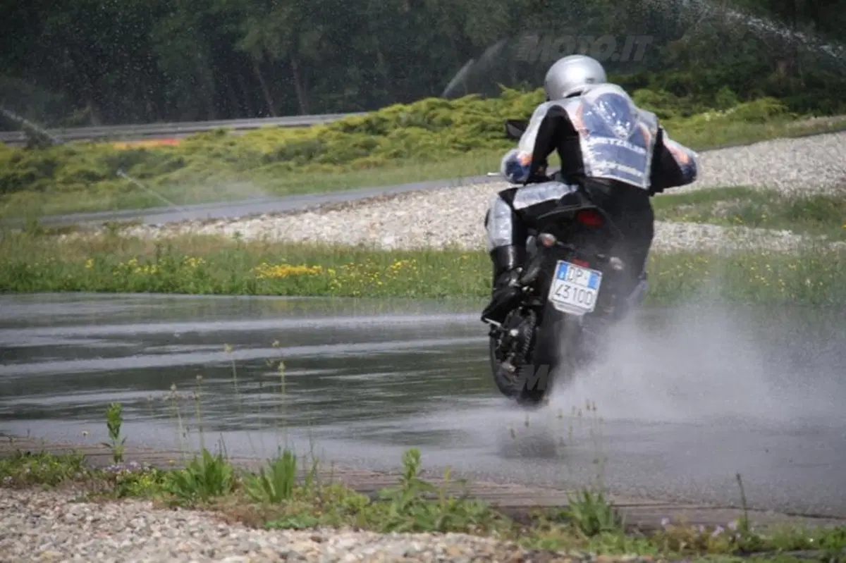 Comparativa pneumatici Sport Touring sul bagnato (22)
