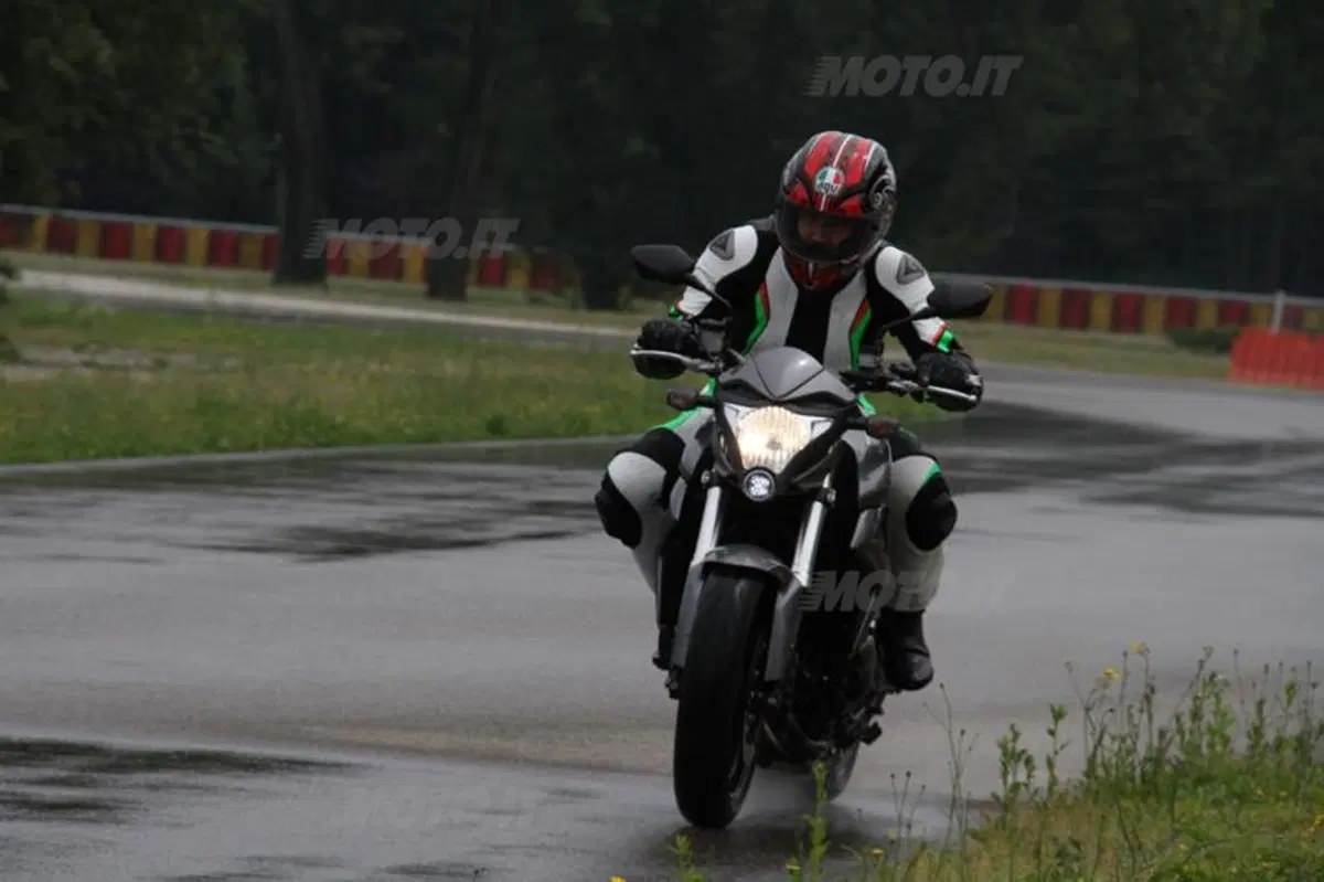 Comparativa pneumatici Sport Touring sul bagnato (24)