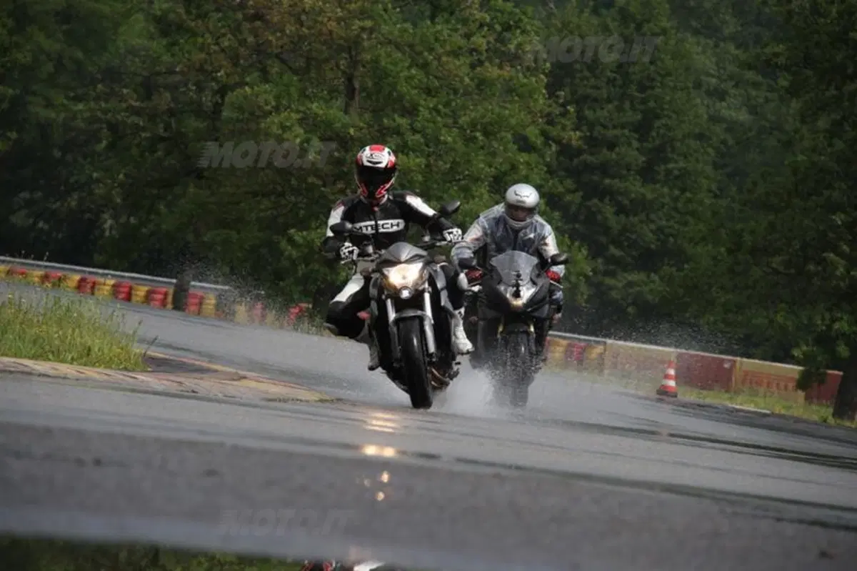 Comparativa pneumatici Sport Touring sul bagnato (38)