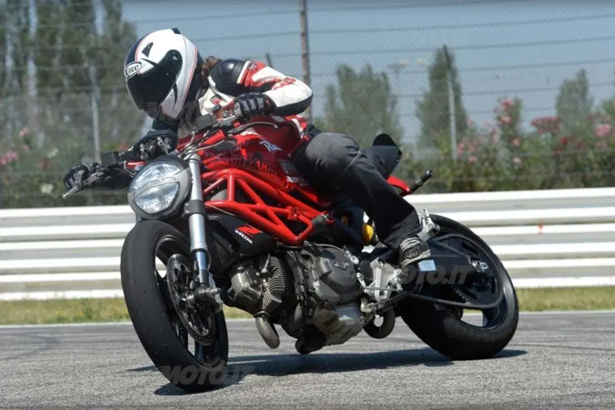  WDW 2012. Bayliss trionfa nella Diavel Drag Race (34)