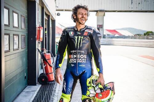 Valentino Rossi torna in pista a Misano... felice come un bambino