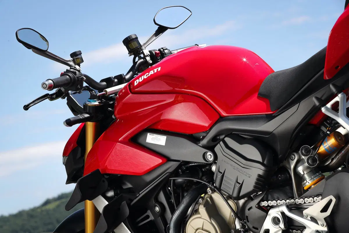 Ducati Streetfighter V4S TEST. La rivoluzionaria (3)