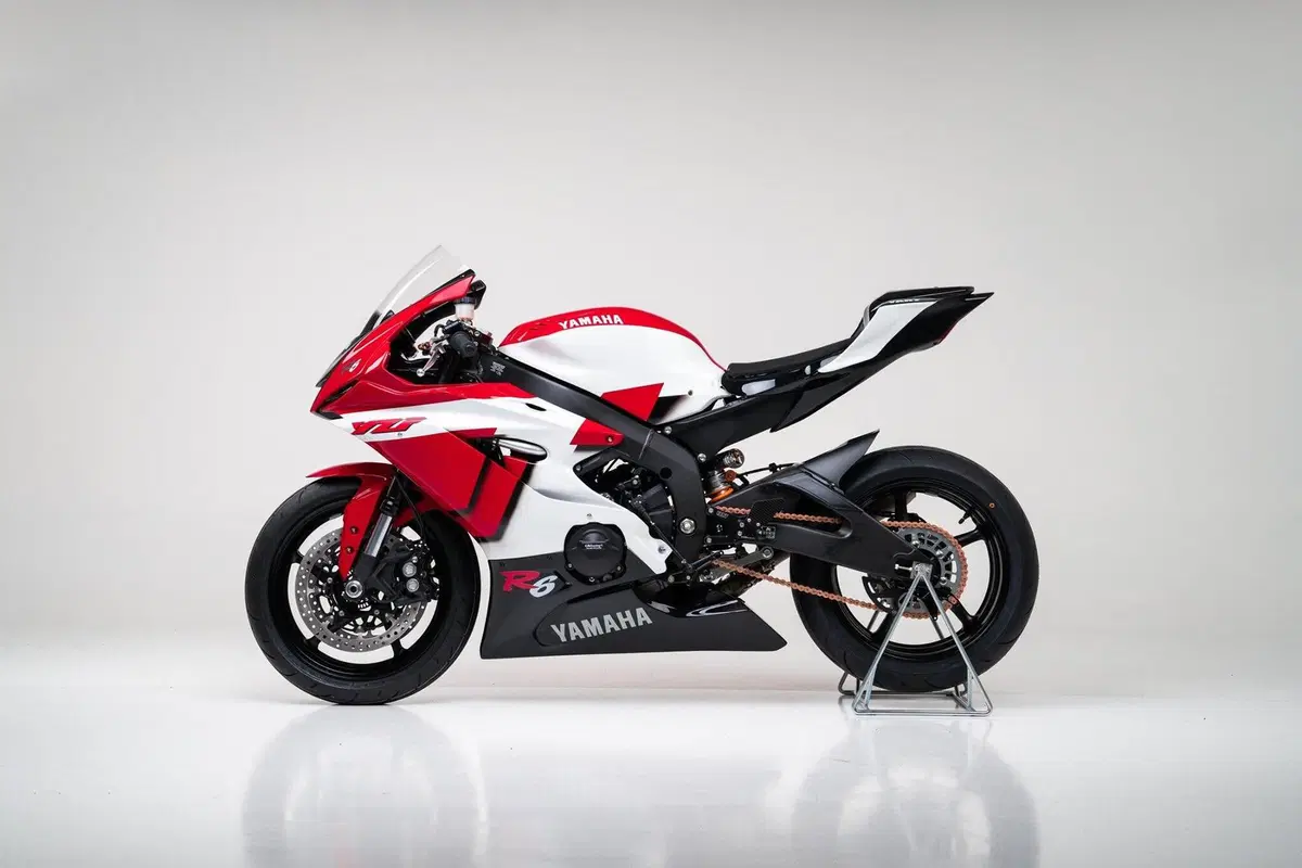 Yamaha YZF-R6 20° anniversario: YART la porta in Europa (e la fa da pista) (4)