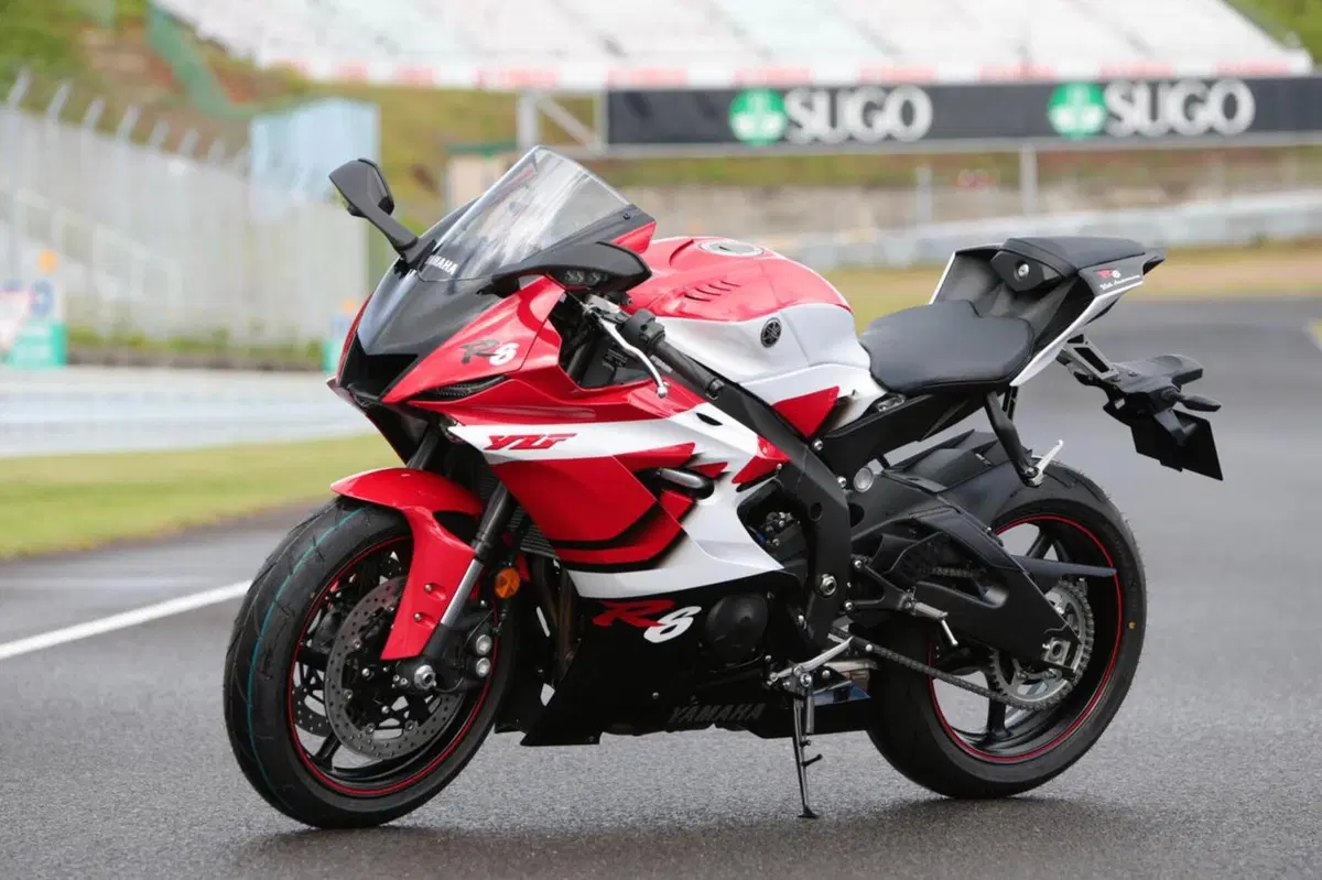 Yamaha YZF-R6 20° anniversario: YART la porta in Europa (e la fa da pista)
