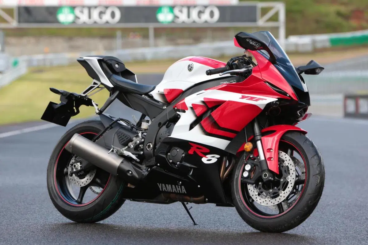 Yamaha YZF-R6 20° anniversario: YART la porta in Europa (e la fa da pista) (2)
