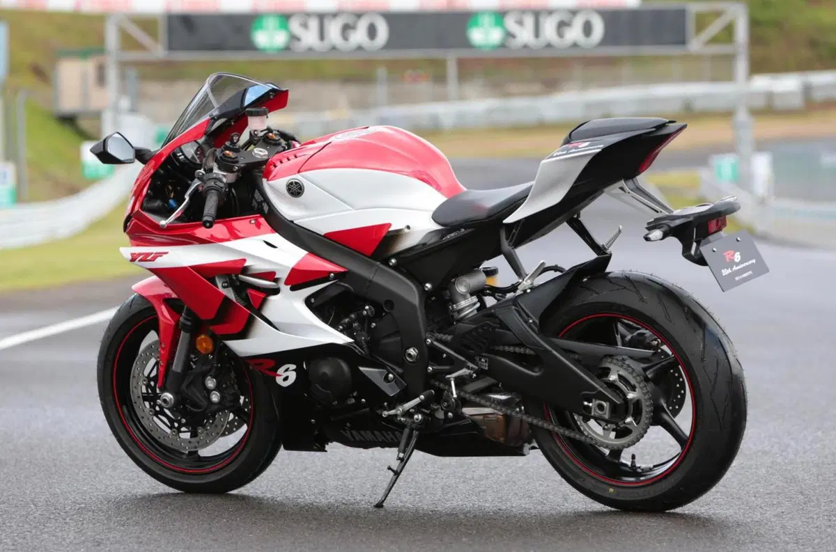 Yamaha YZF-R6 20° anniversario: YART la porta in Europa (e la fa da pista) (8)