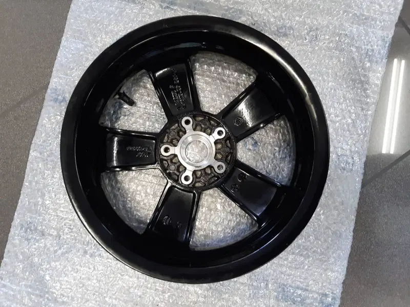CERCHIONE VESPA GTS (3)