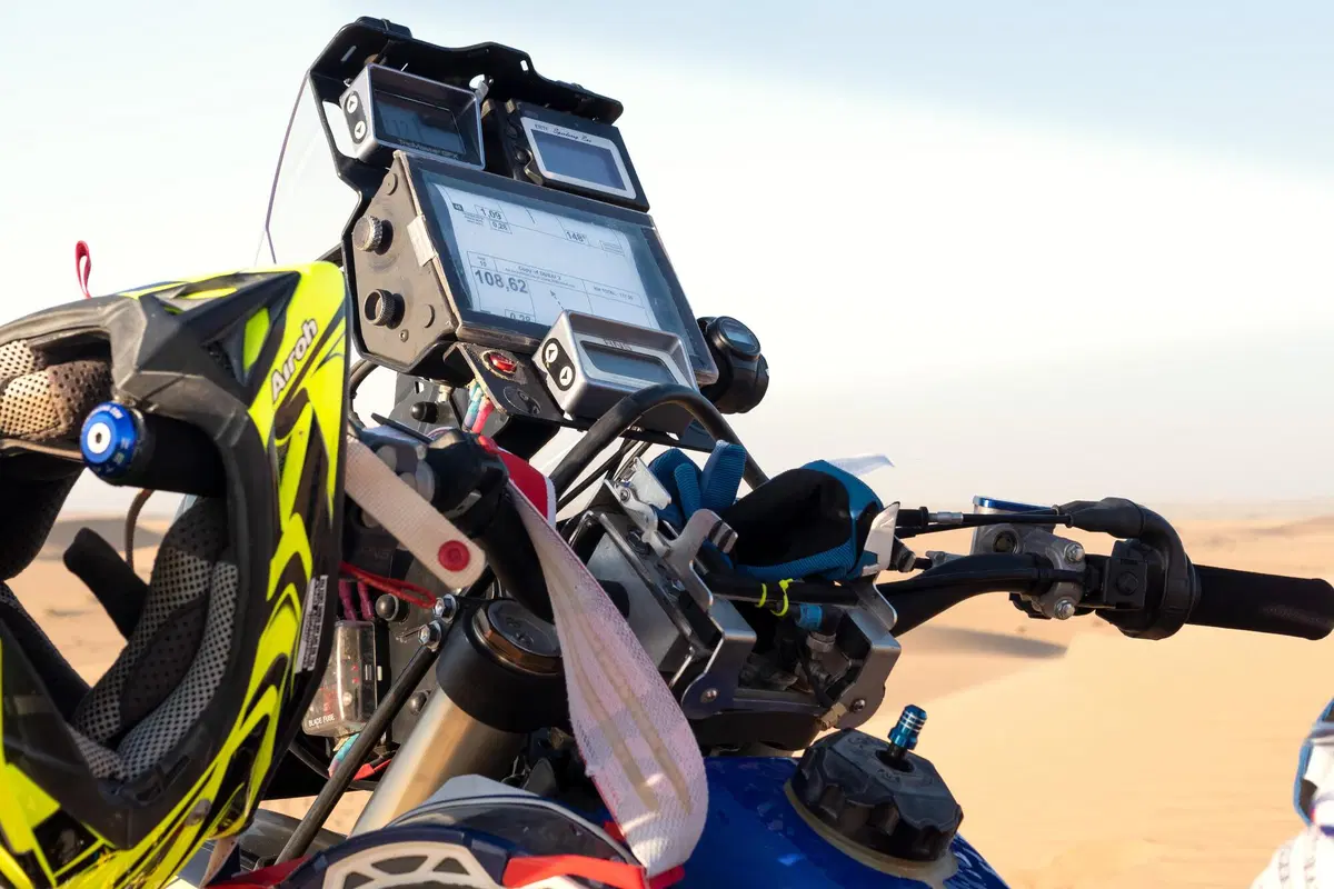 Giada Beccari: in moto nel deserto di Dubai (3)