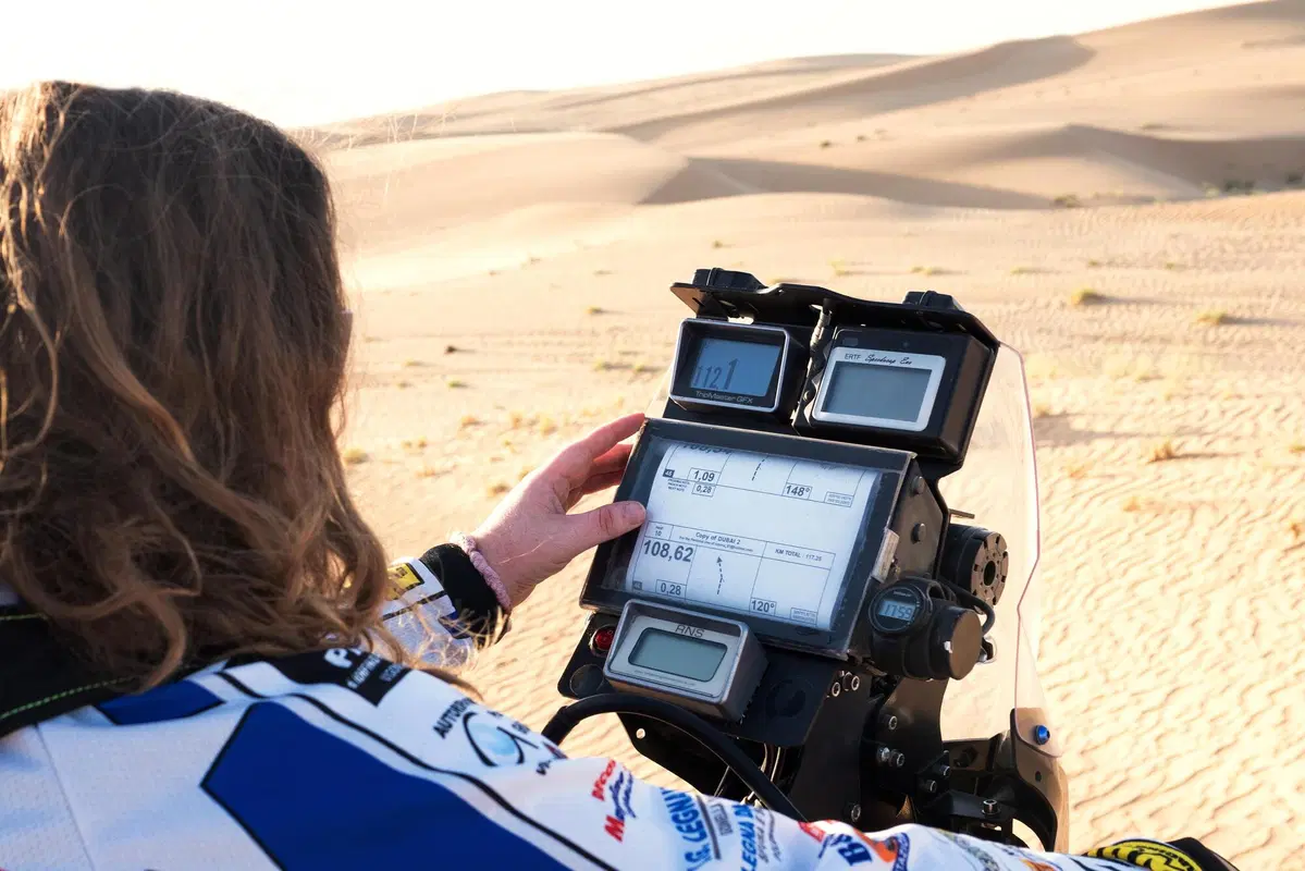 Giada Beccari: in moto nel deserto di Dubai (5)