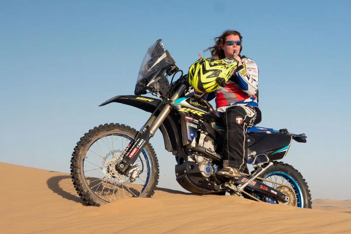 Giada Beccari: in moto nel deserto di Dubai (6)