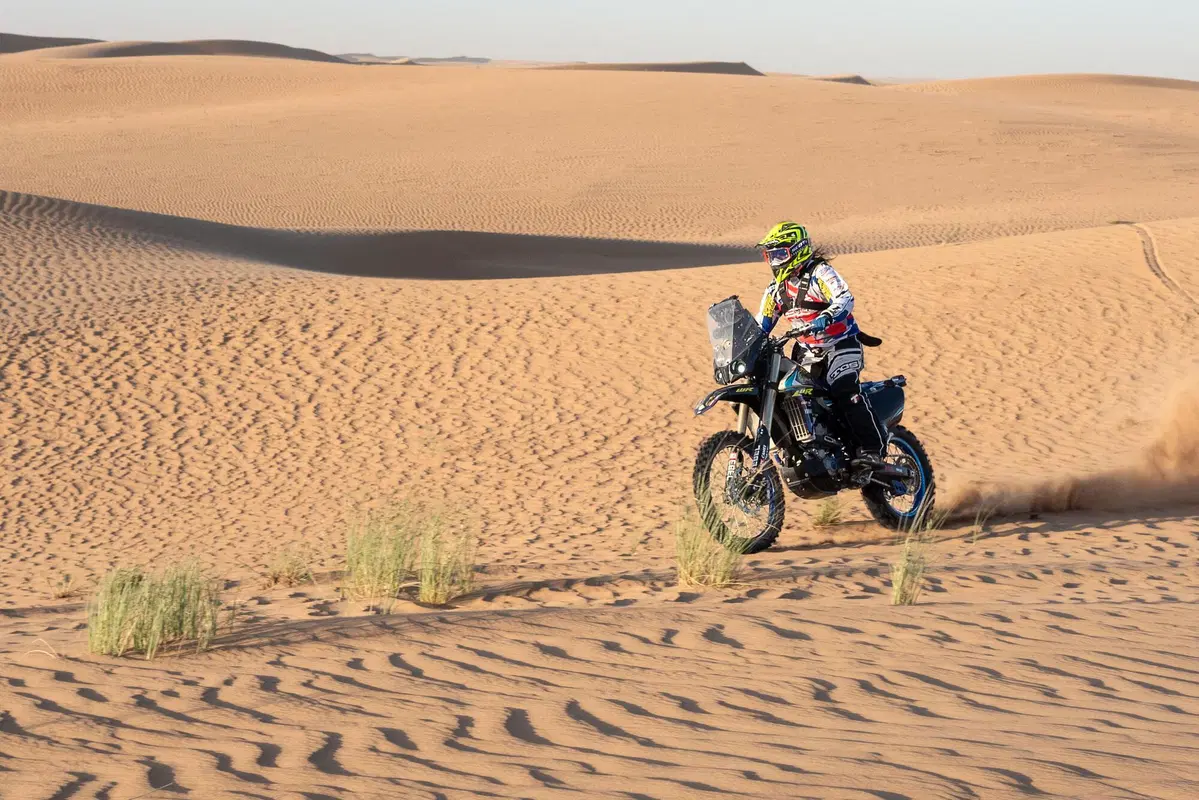 Giada Beccari: in moto nel deserto di Dubai (10)