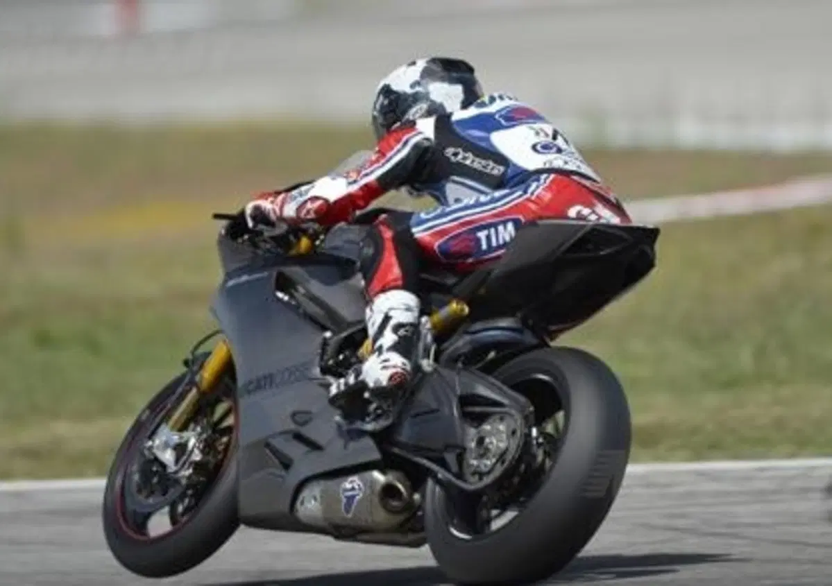Carlos Checa: "100 giri sulla Panigale. A Ducati chiedo chiarezza"
