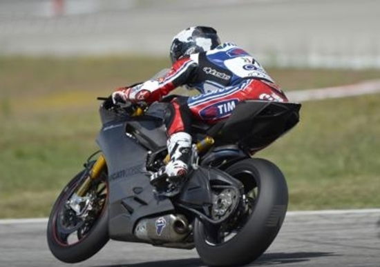 Carlos Checa: 100 giri sulla Panigale. A Ducati chiedo chiarezza