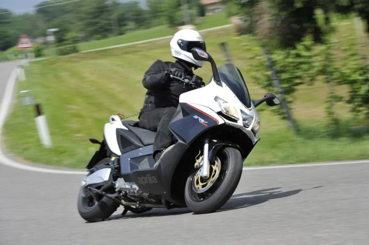 Aprilia SRV 850 ABS/ATC  (2)