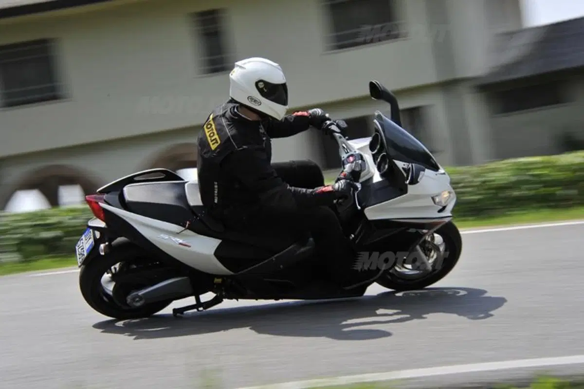 Aprilia SRV 850 ABS/ATC  (4)