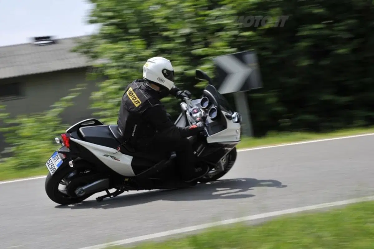 Aprilia SRV 850 ABS/ATC  (8)