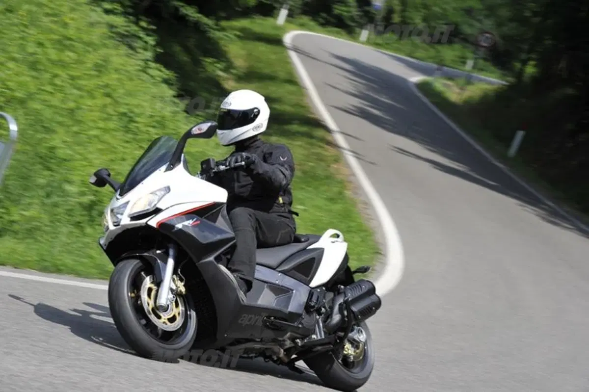 Aprilia SRV 850 ABS/ATC  (10)