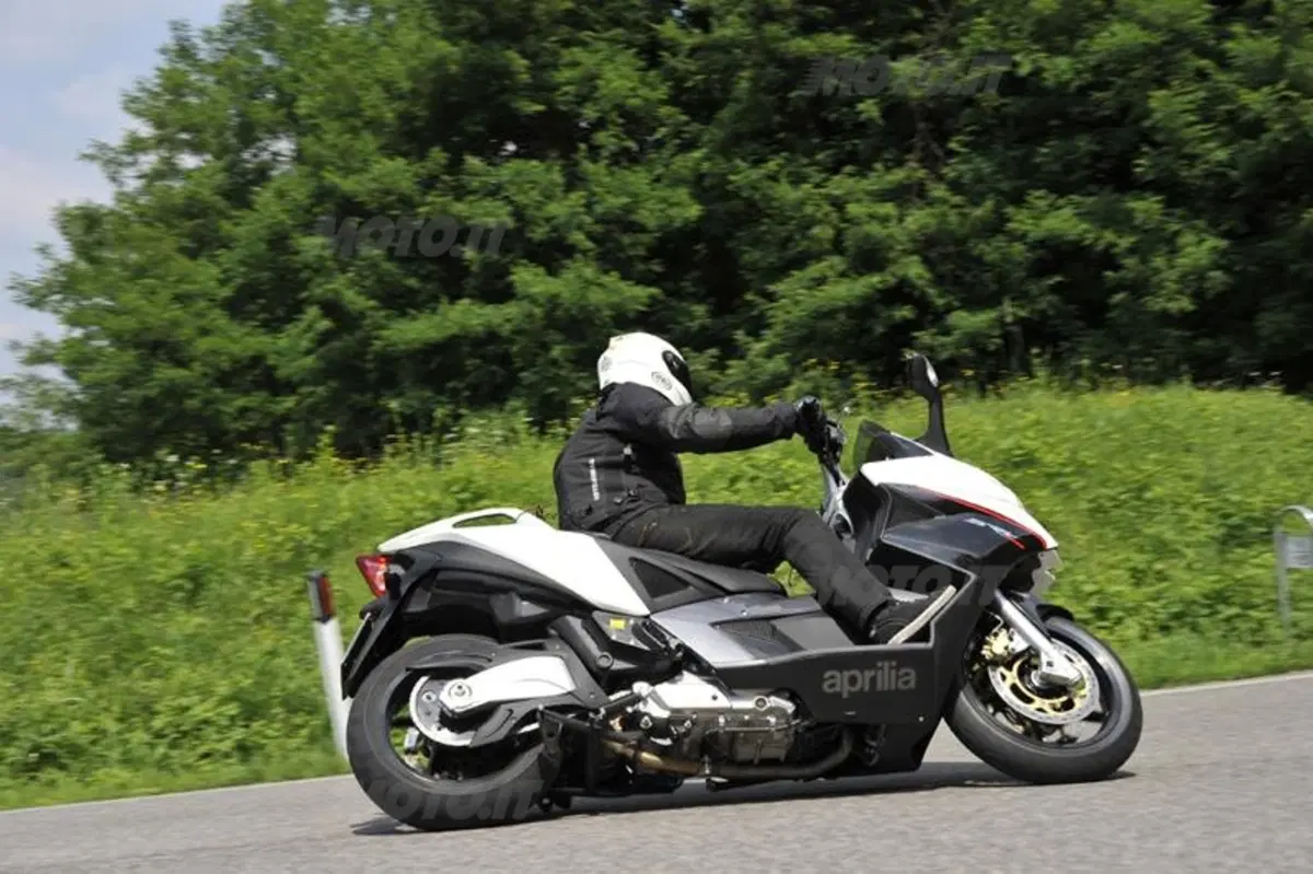 Aprilia SRV 850 ABS/ATC  (11)