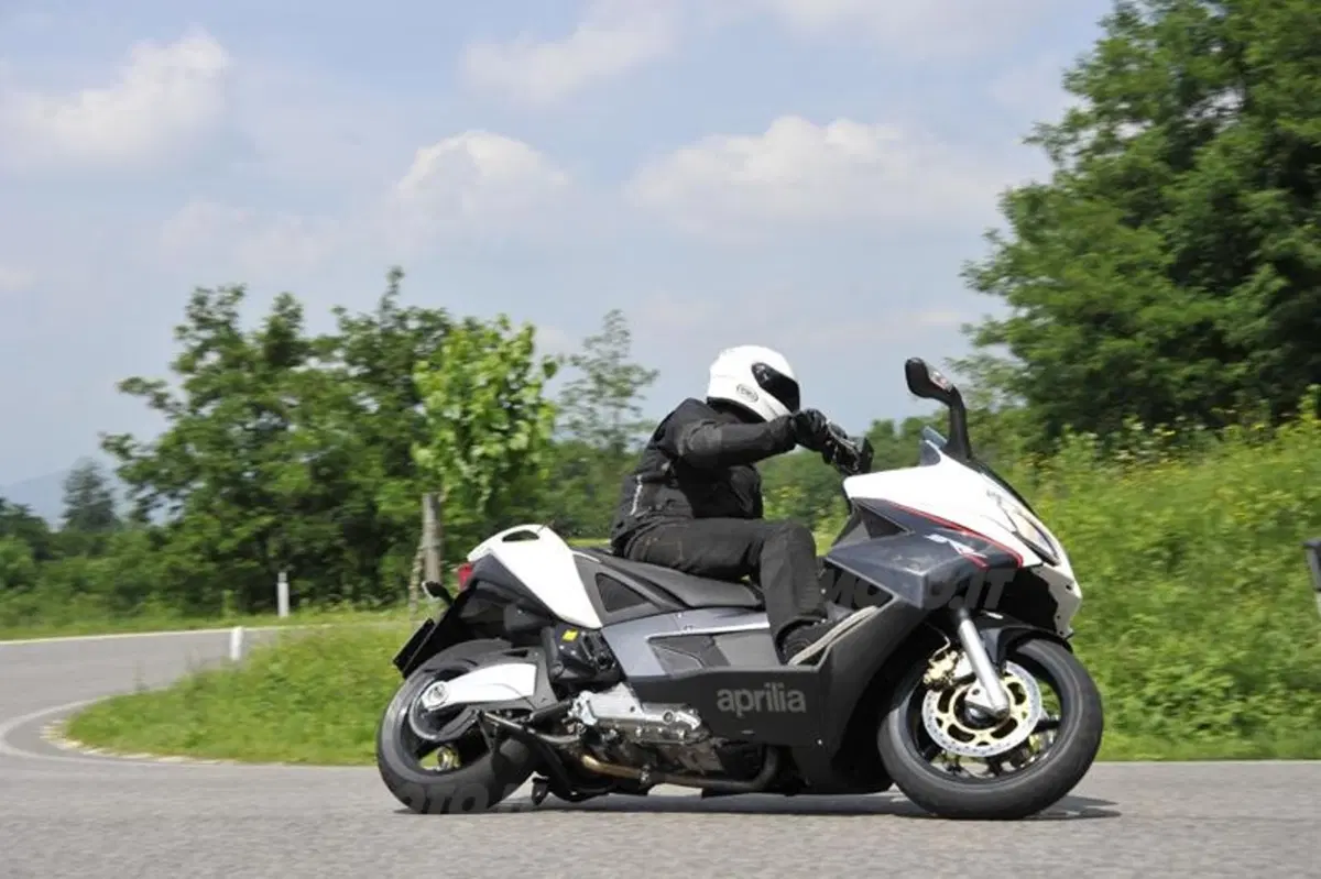 Aprilia SRV 850 ABS/ATC  (12)